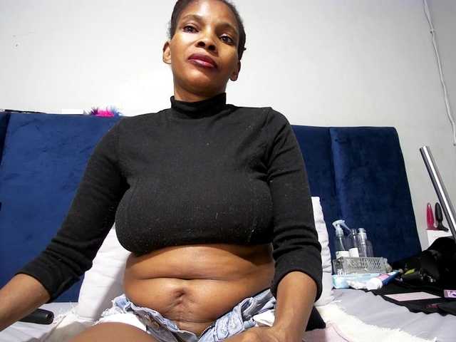 Ntombie live cam on BongaCams