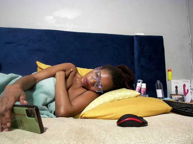 Ntombie live cam on BongaCams