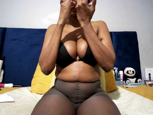 Ntombie live cam on BongaCams