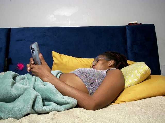 Ntombie live cam on BongaCams