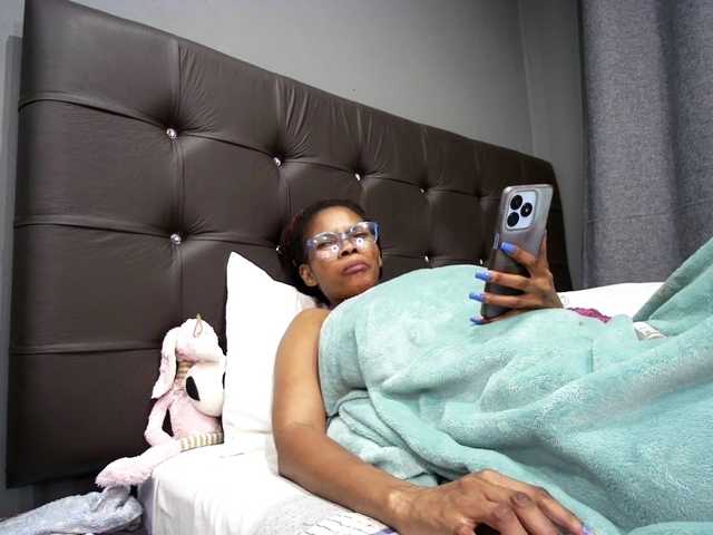 Ntombie live cam on BongaCams