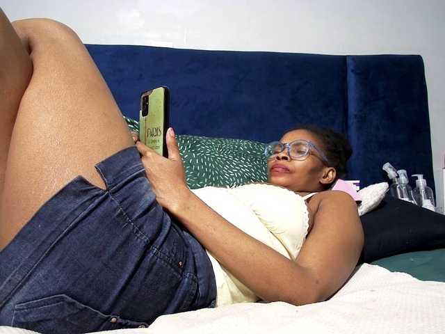 Ntombie live cam on BongaCams