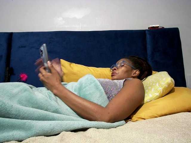 Ntombie live cam on BongaCams