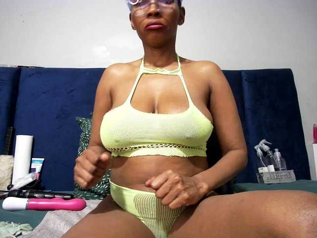 Ntombie live cam on BongaCams