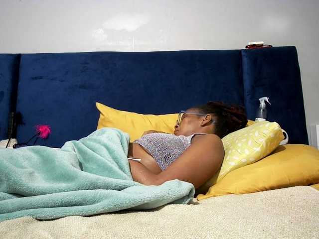 Ntombie live cam on BongaCams