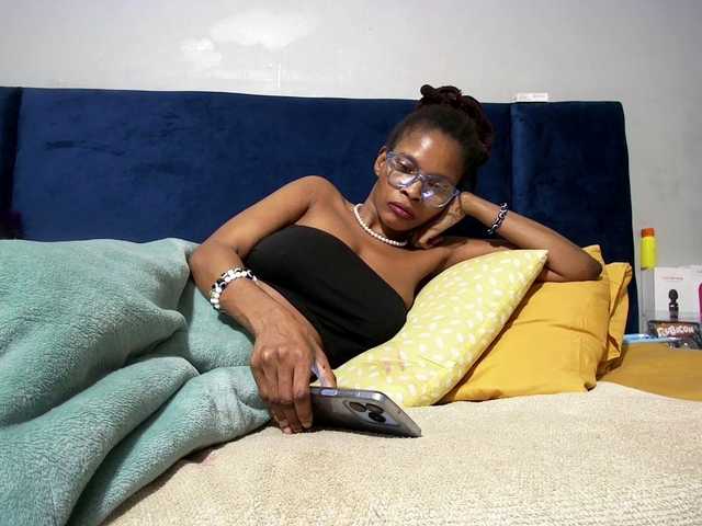 Ntombie live cam on BongaCams