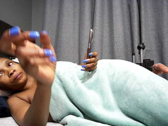 Ntombie-De-NaughtyLover live cam