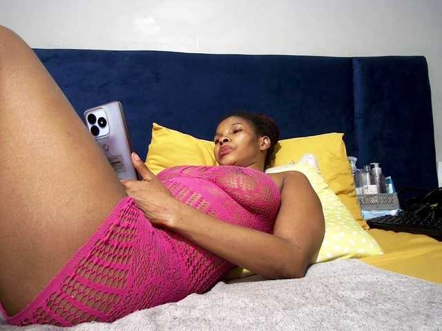 Ntombie live cam on BongaCams