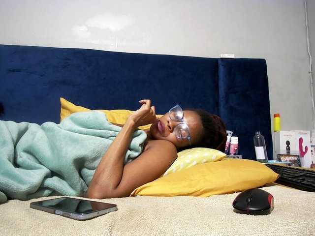 Ntombie live cam on BongaCams