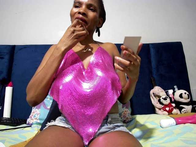 Ntombie live cam on BongaCams