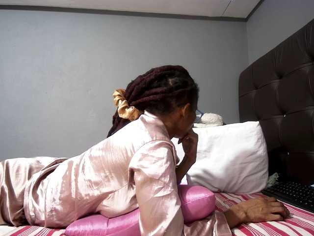 Ntombie live cam on BongaCams