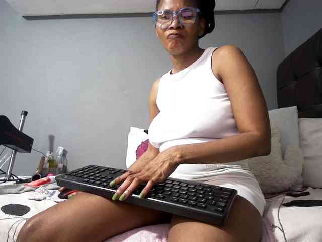 Ntombie-one4u webcam