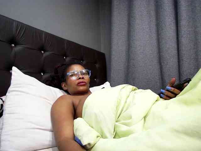 ntombie-de-naughtylover's live room