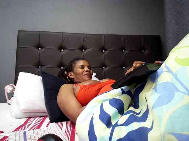 Ntombie-one4u webcam