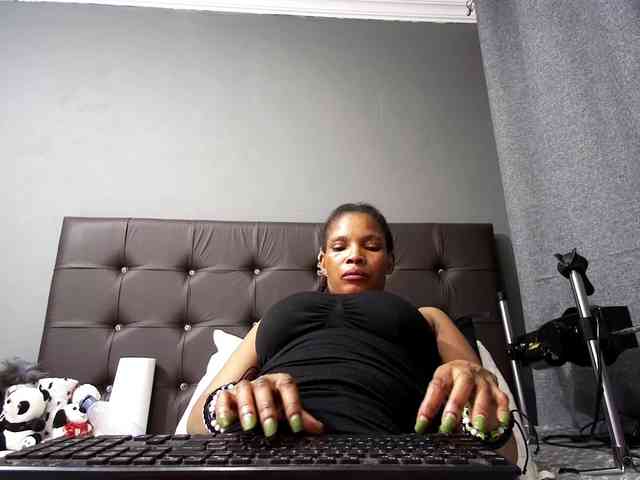 Ntombie-one4u webcam