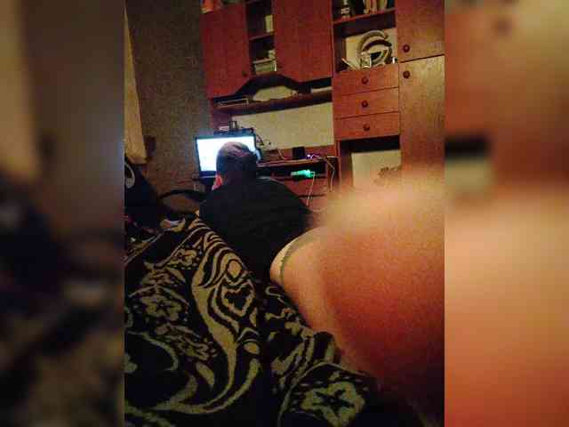 Femeli2045 webcam