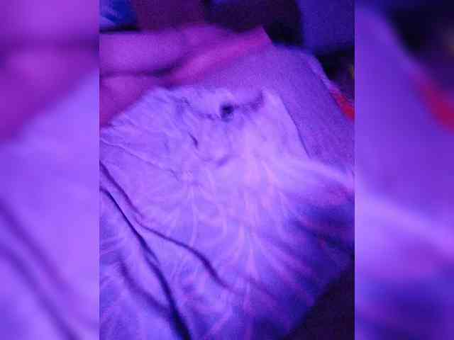 Femeli2045 webcam