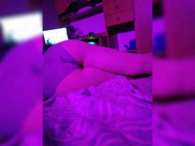 Femeli2045 webcam