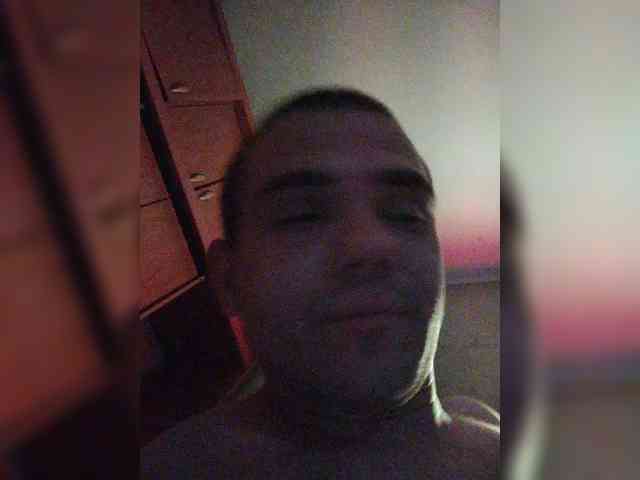 Femeli2045 webcam