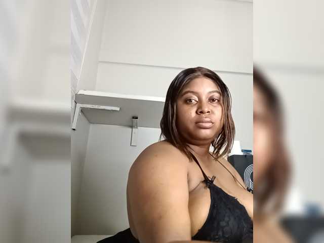 Nuna12 live cam on BongaCams