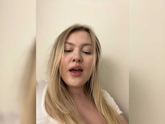 SunshineEmma live cam on BongaCams