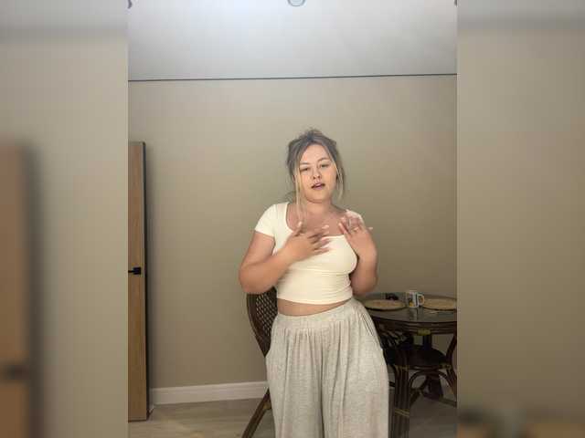le modèle SunshineEmma est en webcam porno dans un show sur le site bongacams, il possède les tags suivants: White/Caucasian,Blonde,Trimmed
