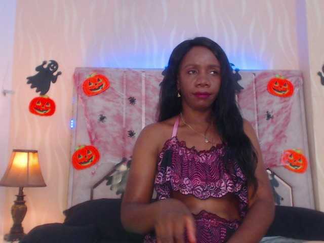 le modèle TinnaTaylor est en webcam porno dans un show sur le site bongacams, il possède les tags suivants: Ebony,Brunette,Shaved