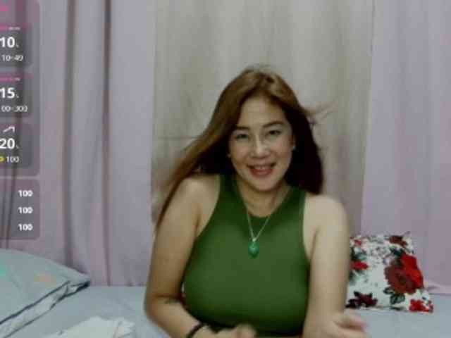 LadyPeach webcam