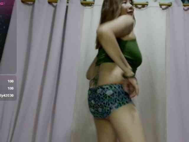 LadyPeach webcam