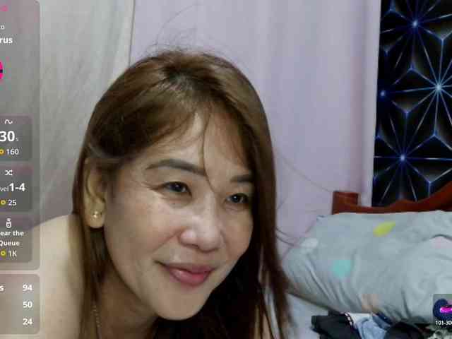 LadyPeach webcam