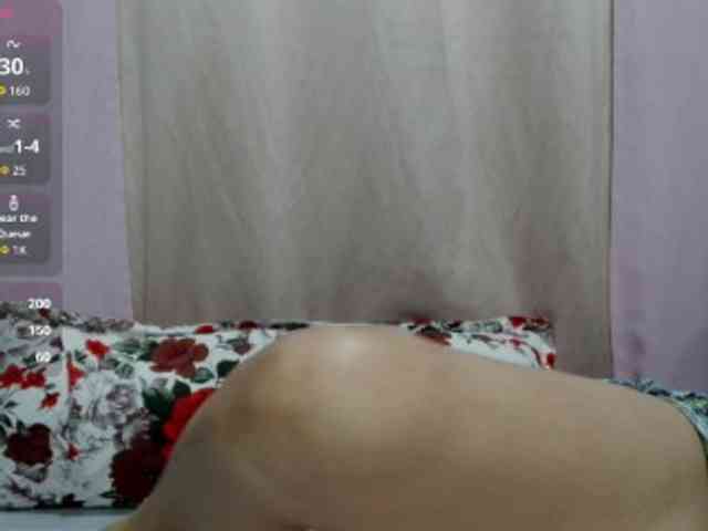 LadyPeach webcam