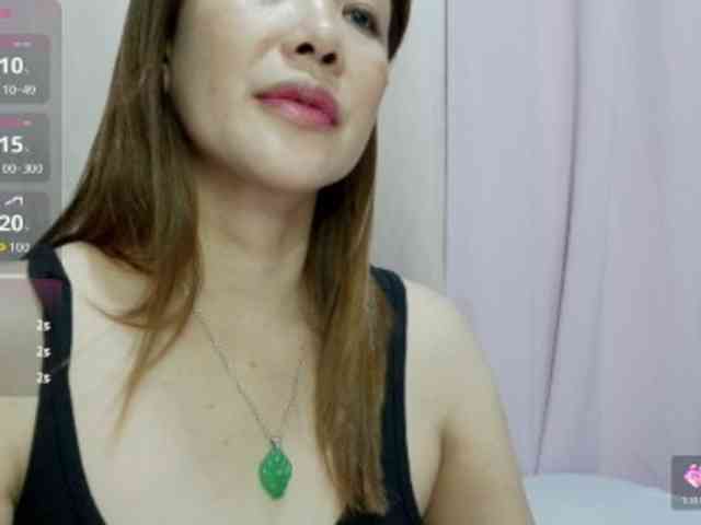 LadyPeach webcam
