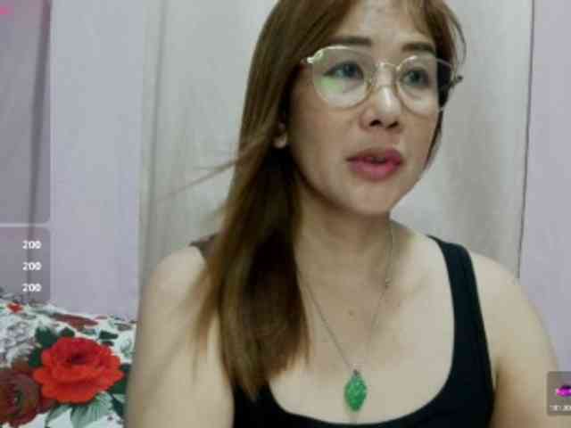 LadyPeach webcam