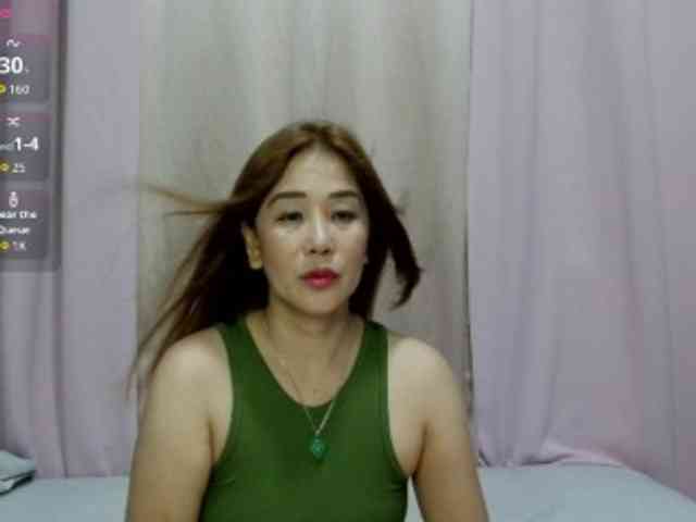 LadyPeach webcam