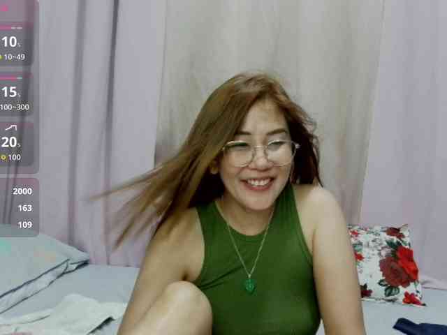 LadyPeach webcam