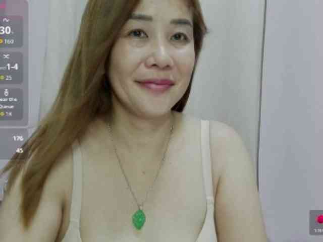 LadyPeach webcam