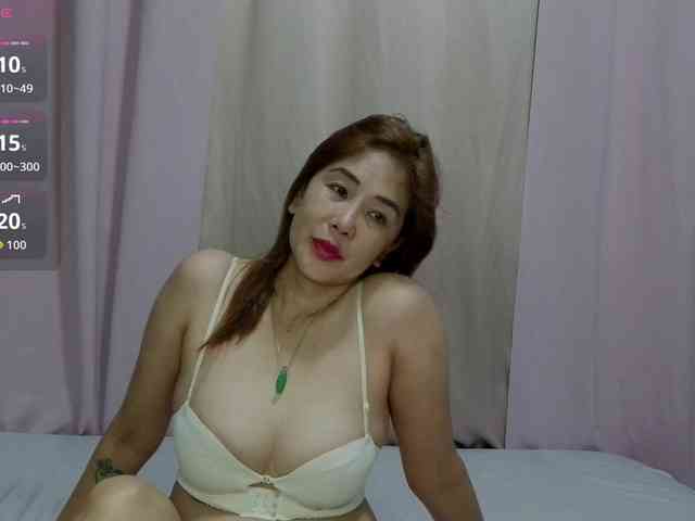 LadyPeach webcam