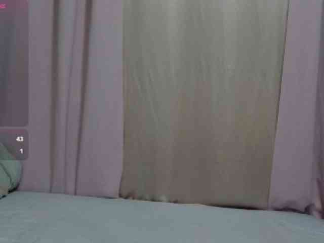 LadyPeach webcam