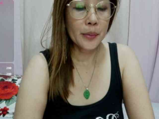 LadyPeach webcam