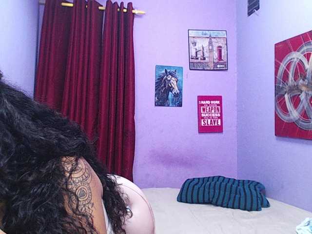 Tatiwallace live cam on BongaCams
