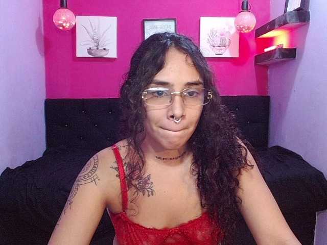 Tatiwallace live cam on BongaCams