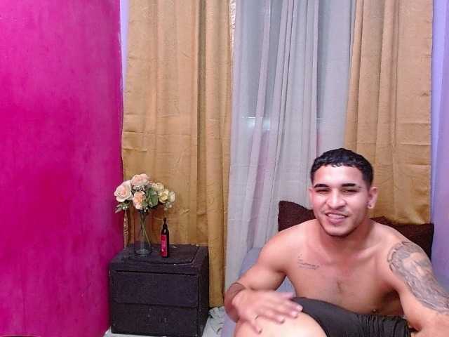 Tatiwallace live cam on BongaCams