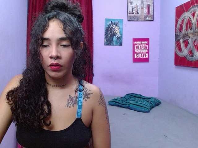 Tatiwallace live cam on BongaCams