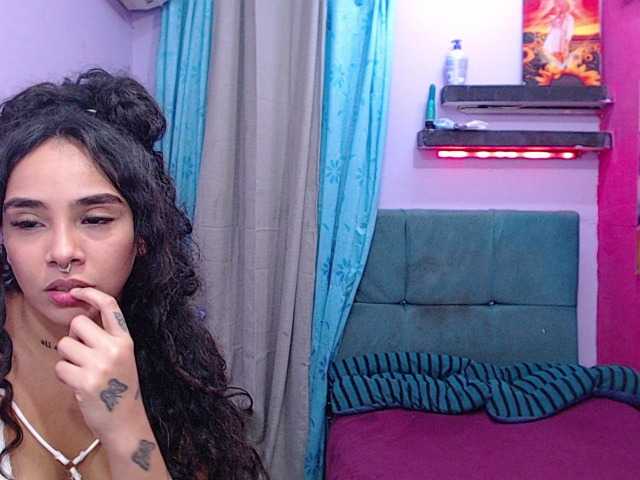 Tatiwallace live cam on BongaCams