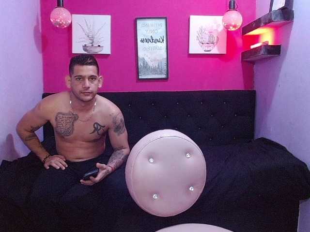 Tatiwallace live cam on BongaCams