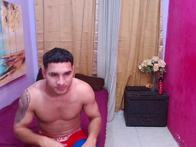 Tatiwallace live cam on BongaCams