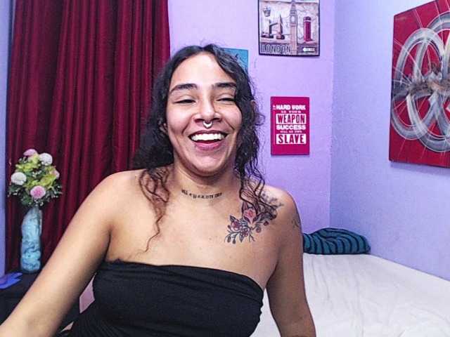 Tatiwallace live cam on BongaCams