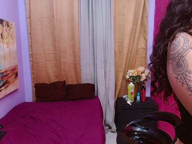 Tatiwallace live cam on BongaCams