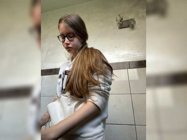 LUXUKISSKA's BongaCams show and profile