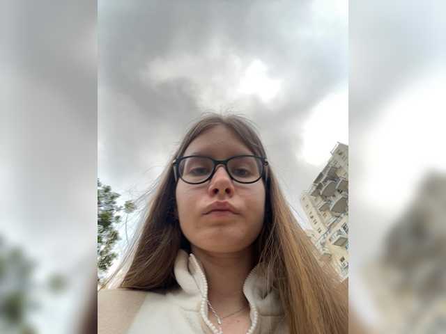 LUXUKISSKA's BongaCams show and profile